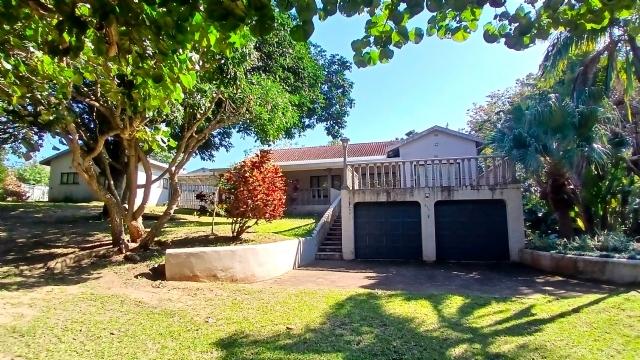 3 Bedroom Family Home with seperate flat Close to Kidds Beach, Leisure Bay