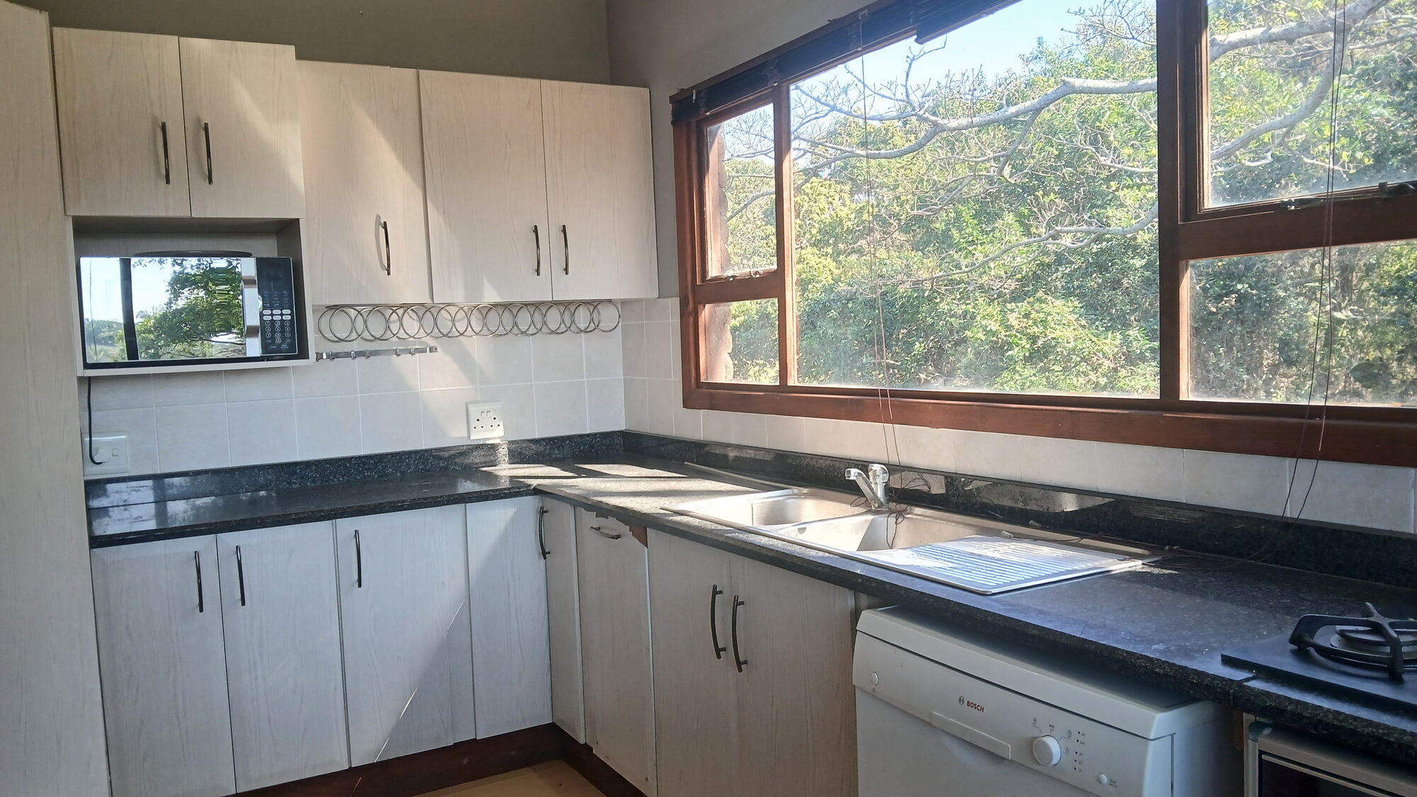 PRICE REDUCED 3 Bedroom Log Cabin with 2 Bedroom Flatlet, Glenmore