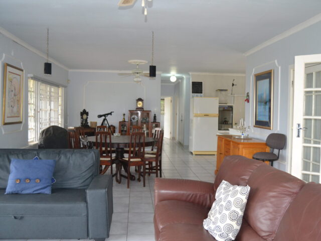 4 bedroom Townhouse in the Heart of Port Edward, Port Edward