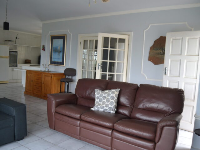 4 bedroom Townhouse in the Heart of Port Edward, Port Edward – photo 3